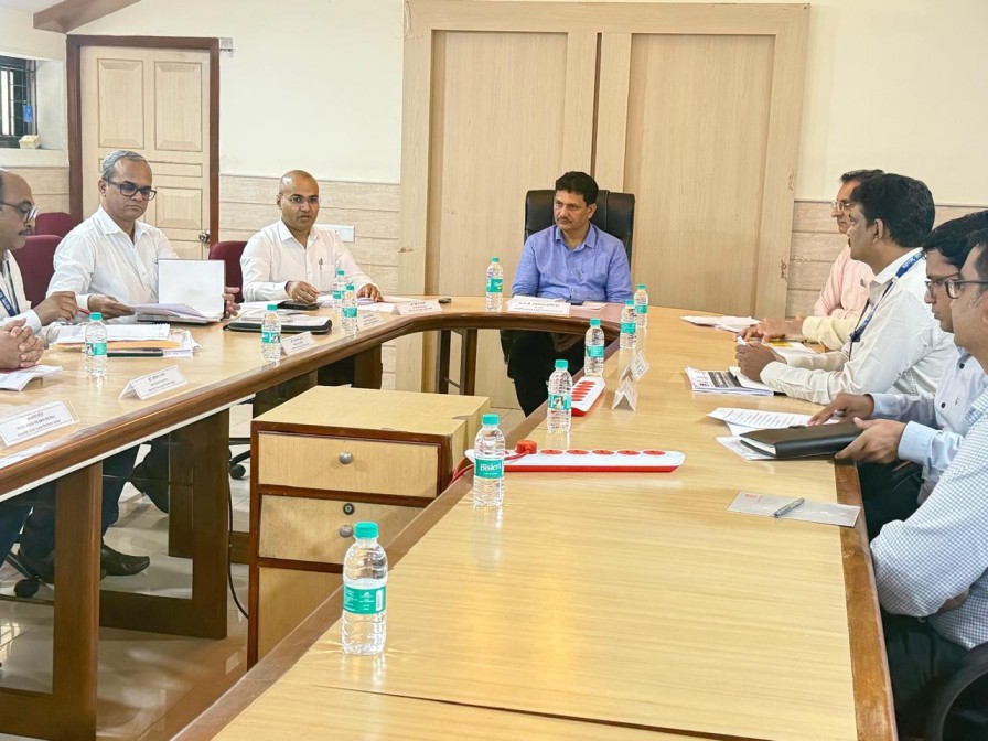 Hon'ble Minister, Public Health and Family Welfare reviews the work of Maharashtra State AIDS Control Society.