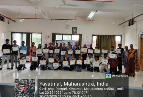 आंतरराष्ट्रीय युवा दिनाच्या निमित्ताने एचआयव्ही/एड्स विषयी जनजागृती करिता जिल्हा एड्स प्रतिबंध व नियंत्रण विभाग यवतमाळ  यांच्या मार्फ़त प्रश्न मंजुषा स्पर्धा घेण्यात आली .