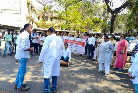 A street play organized  by DAPCU Kolhapur was presented at the RTO office under the 100 Days TB Campaign., A street play organized  by DAPCU Kolhapur was presented at the RTO office under the 100 Days TB Campaign.