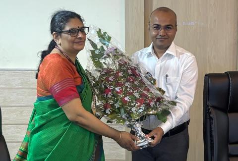 राष्ट्रीय एड्स नियंत्रण संस्थे च्या उपमहासंचालक डॉ . शोभिनी रंजन यांनी महाराष्ट्र राज्य एड्स नियंत्रण संस्थेची ३६०° आढावा बैठक घेतली या बैठकीस महाराष्ट्र राज्य एड्स नियंत्रण संस्थे चे प्रकल्प संचालक तसेच अधिकारी उपस्थित होते.