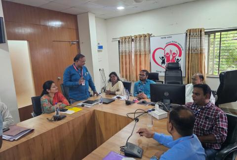 बीड जिल्ह्यातील आयसीटीसी, एआरटी , डीएसआरसी या सर्व केंद्रांची आढावा बैठक महाराष्ट्र राज्य एड्स नियंत्रण संस्थे उपसंचालक मूलभूत सेवा विभाग यांच्या कडून घेण्यात आला.